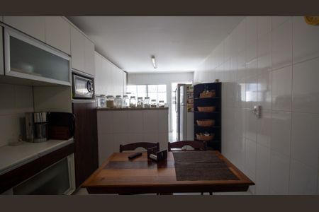 Casa de condomínio à venda com 250m², 4 quartos e 1 vagaCozinha