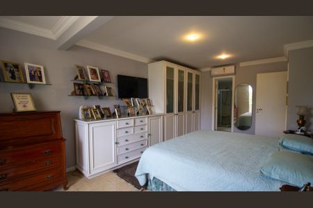 Casa de condomínio à venda com 250m², 4 quartos e 1 vagaSuíte 1