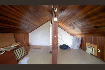 Casa de condomínio à venda com 250m², 4 quartos e 1 vagaÁrea do Sotão