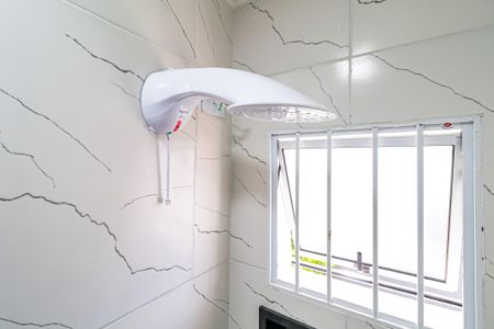 Banheiro de kitnet/studio para alugar com 1 quarto, 12m² em Vila Morse, São Paulo