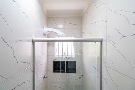 Banheiro de kitnet/studio para alugar com 1 quarto, 12m² em Vila Morse, São Paulo