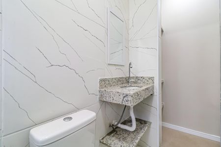 Banheiro de kitnet/studio para alugar com 1 quarto, 12m² em Vila Morse, São Paulo