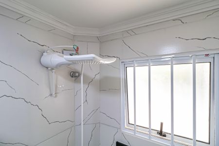 Banheiro de kitnet/studio para alugar com 1 quarto, 18m² em Vila Morse, São Paulo