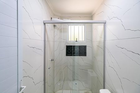 Banheiro de kitnet/studio para alugar com 1 quarto, 18m² em Vila Morse, São Paulo