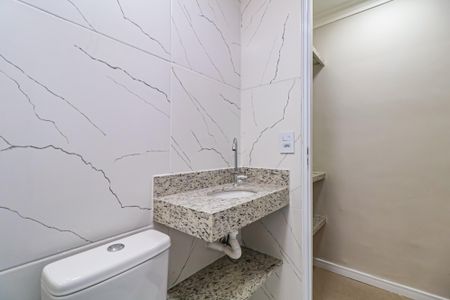 Banheiro de kitnet/studio para alugar com 1 quarto, 18m² em Vila Morse, São Paulo