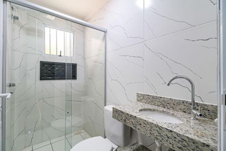 Banheiro de kitnet/studio para alugar com 1 quarto, 18m² em Vila Morse, São Paulo