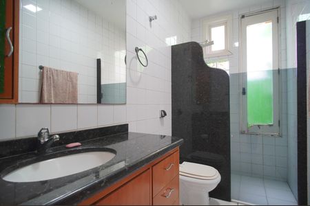 Casa para alugar com 490m², 3 quartos e 3 vagasBanheiro