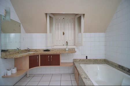 Casa para alugar com 490m², 3 quartos e 3 vagasBanheiro da Suíte