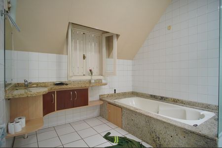 Casa para alugar com 490m², 3 quartos e 3 vagasBanheiro da Suíte