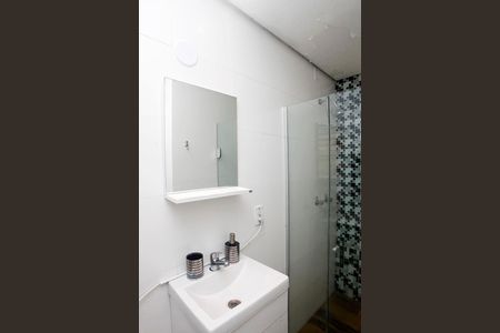 Banheiro Social de kitnet/studio para alugar com 1 quarto, 27m² em Centro Histórico, Porto Alegre