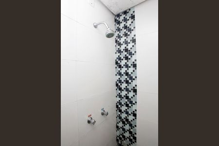 Banheiro Social de kitnet/studio para alugar com 1 quarto, 27m² em Centro Histórico, Porto Alegre