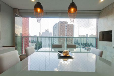 Apartamento à venda com 134m², 3 quartos e 3 vagasVaranda