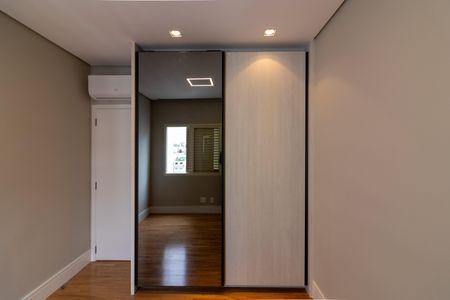 Apartamento à venda com 200m², 3 quartos e 3 vagas Apartamento à venda com 200m², 3 quartos e 3 vagasQuarto 1