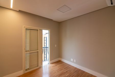 Apartamento à venda com 200m², 3 quartos e 3 vagas Apartamento à venda com 200m², 3 quartos e 3 vagasSuíte