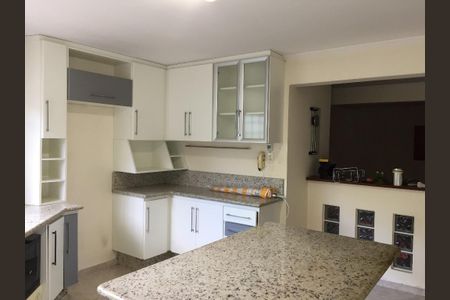 Casa à venda com 2 quartos, 148m² em Jardim Marek, Santo André