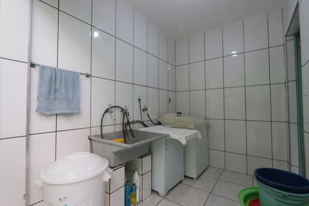 Casa à venda com 117m², 3 quartos e 2 vagasLavanderia