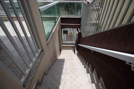 Casa para alugar com 260m², 2 quartos e 3 vagasEscada