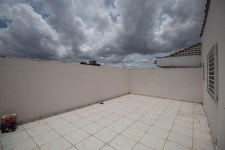 Casa para alugar com 260m², 2 quartos e 3 vagasQuintal