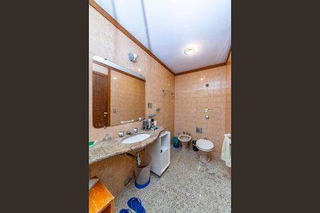 Casa à venda com 355m², 4 quartos e 3 vagasBanheiro da Suíte 1