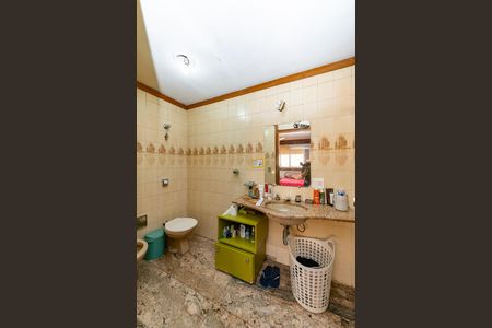 Casa à venda com 355m², 4 quartos e 3 vagasBanheiro da Suíte 2