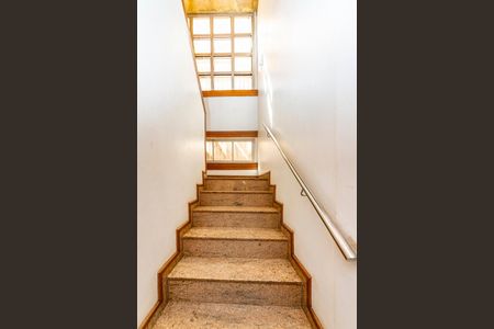 Casa à venda com 355m², 4 quartos e 3 vagasEscada