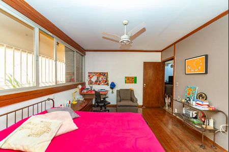 Casa à venda com 355m², 4 quartos e 3 vagasSuíte 2