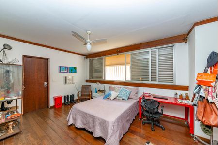 Casa à venda com 355m², 4 quartos e 3 vagasSuíte 3