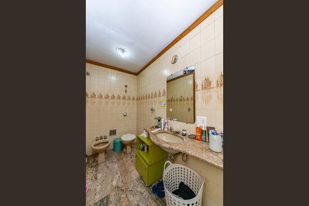 Casa à venda com 355m², 4 quartos e 3 vagasBanheiro da Suíte 2