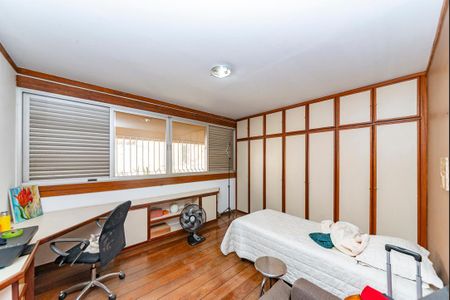 Casa à venda com 355m², 4 quartos e 3 vagasQuarto