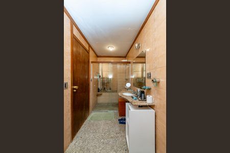 Casa à venda com 355m², 4 quartos e 3 vagasBanheiro da Suíte 1