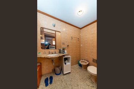 Casa à venda com 355m², 4 quartos e 3 vagasBanheiro da Suíte 1