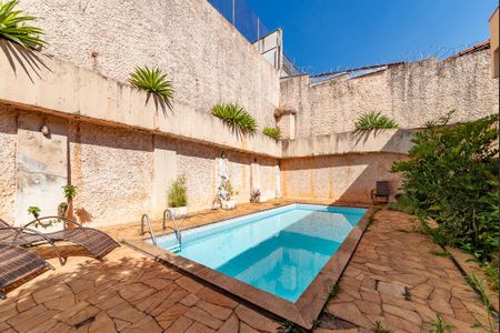 Casa à venda com 355m², 4 quartos e 3 vagasPiscina