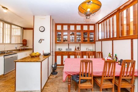 Casa à venda com 355m², 4 quartos e 3 vagasCozinha