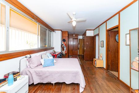 Casa à venda com 355m², 4 quartos e 3 vagasSuíte 3