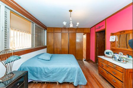 Casa à venda com 355m², 4 quartos e 3 vagasSuíte 1