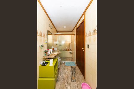 Casa à venda com 355m², 4 quartos e 3 vagasBanheiro da Suíte 2