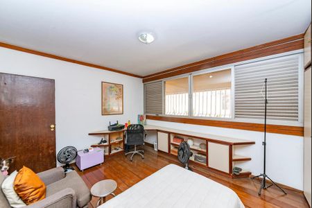 Casa à venda com 355m², 4 quartos e 3 vagasQuarto 