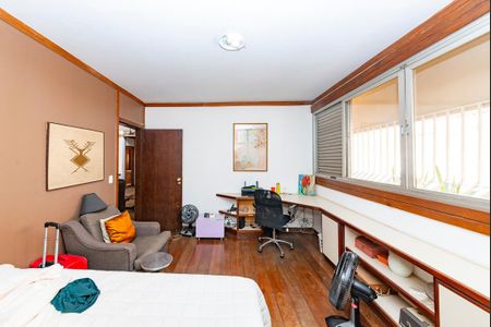 Casa à venda com 355m², 4 quartos e 3 vagasQuarto 