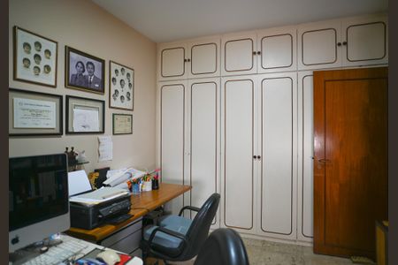 Apartamento à venda com 246m², 4 quartos e 4 vagas Apartamento à venda com 246m², 4 quartos e 4 vagasQuarto 2