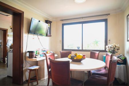 Apartamento à venda com 246m², 4 quartos e 4 vagas Apartamento à venda com 246m², 4 quartos e 4 vagasCopa