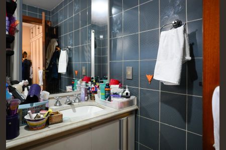 Apartamento à venda com 246m², 4 quartos e 4 vagas Apartamento à venda com 246m², 4 quartos e 4 vagasBanheiro da Suíte 1