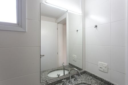 Apartamento à venda com 74m², 2 quartos e 2 vagasBanheiro da Suíte