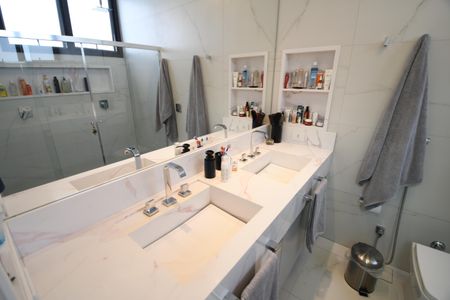 Casa de condomínio à venda com 380m², 3 quartos e 4 vagasBanheiro Suíte