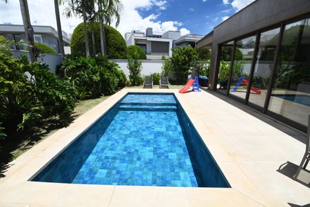 Casa de condomínio à venda com 380m², 3 quartos e 4 vagasPiscina