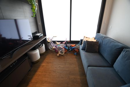 Casa de condomínio à venda com 380m², 3 quartos e 4 vagasSala de TV