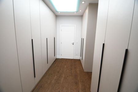 Casa de condomínio à venda com 380m², 3 quartos e 4 vagasQuarto 3 - Suíte Closet