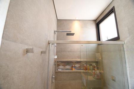 Casa de condomínio à venda com 380m², 3 quartos e 4 vagasBanheiro da Piscina