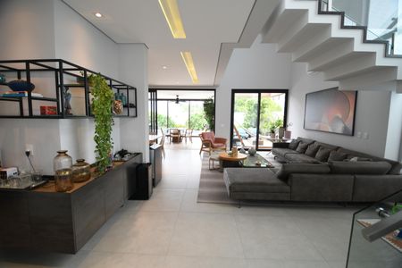 Sala de casa de condomínio à venda com 3 quartos, 380m² em Fazenda Santa Cândida, Campinas