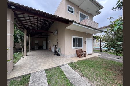 Casa de condomínio à venda com 315m², 4 quartos e 4 vagasÁrea externa