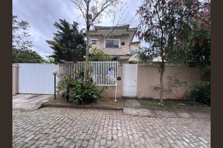 Casa de condomínio à venda com 315m², 4 quartos e 4 vagasFachada